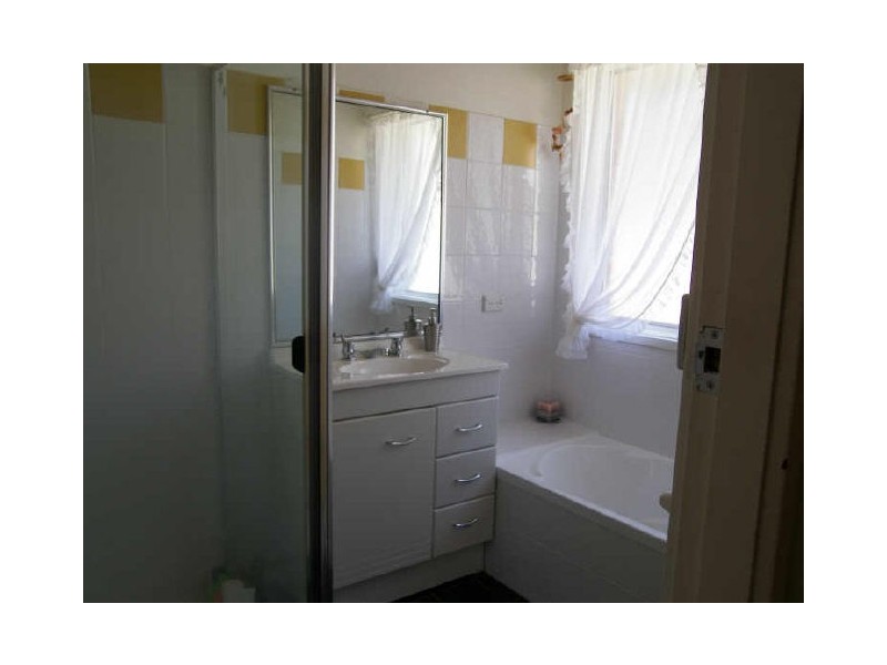 155 Lake Entrance Rd, Barrack Heights NSW 2528