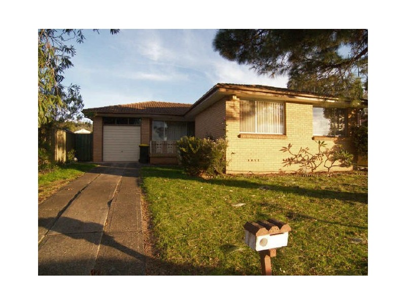 39 Oak St, Albion Park Rail NSW 2527