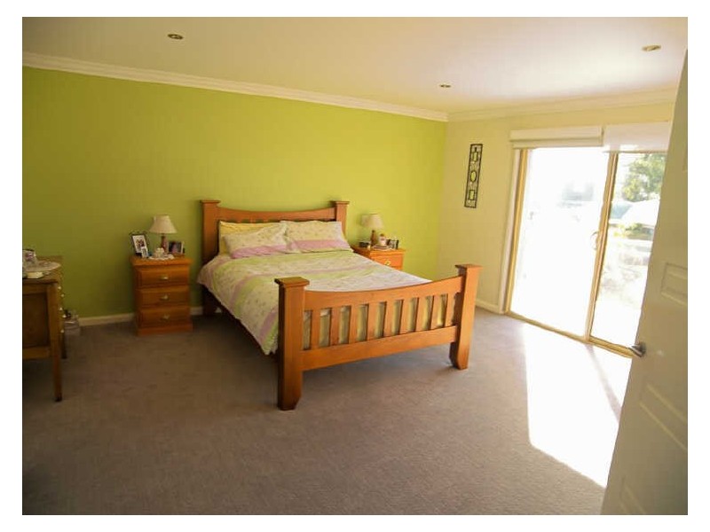 107 Deakin Street, Oak Flats NSW 2529