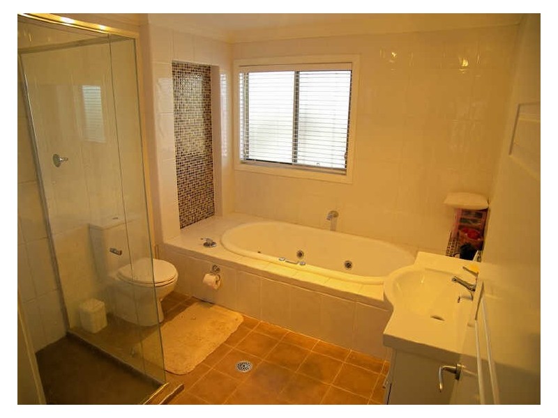107 Deakin Street, Oak Flats NSW 2529