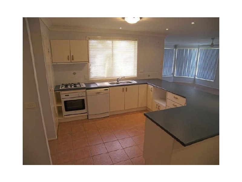 8 McInerney Avenue, Albion Park NSW 2527