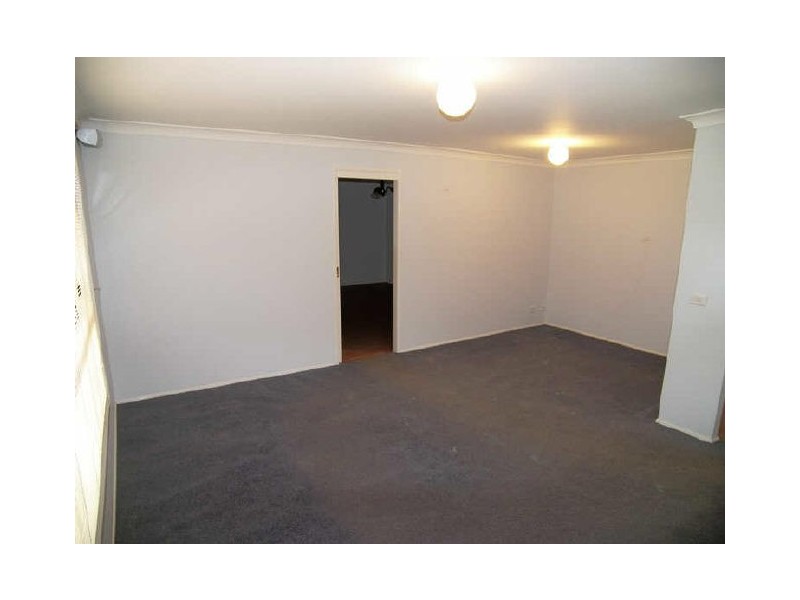 8 McInerney Avenue, Albion Park NSW 2527