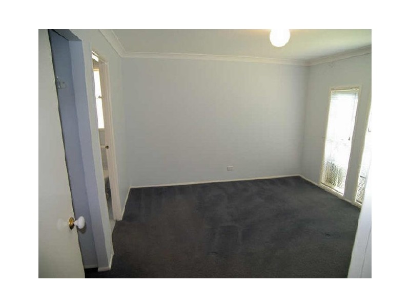 8 McInerney Avenue, Albion Park NSW 2527