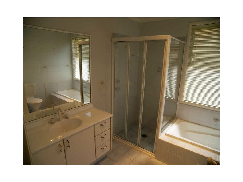 8 McInerney Avenue, Albion Park NSW 2527