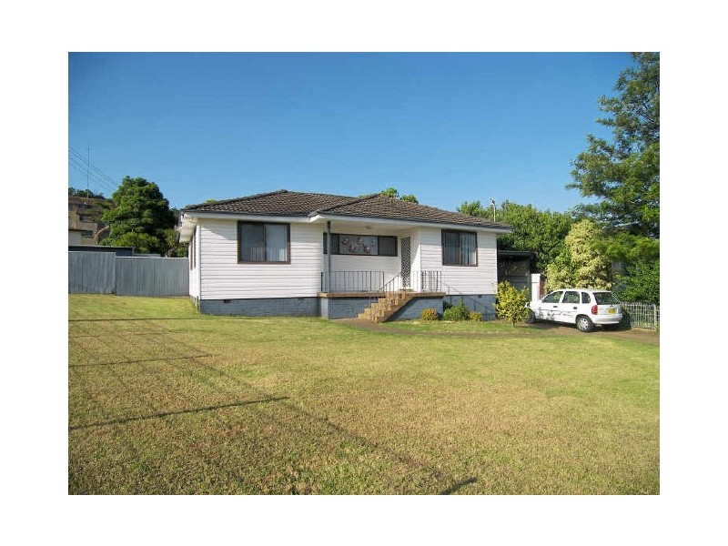 8 Mealing Avenue, Mount Warrigal NSW 2528