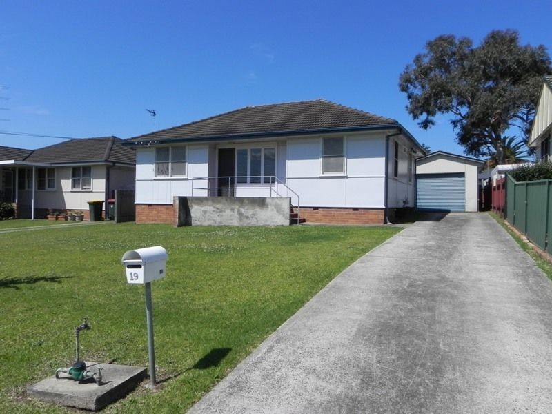 19 Woodfull Street, Warilla NSW 2528