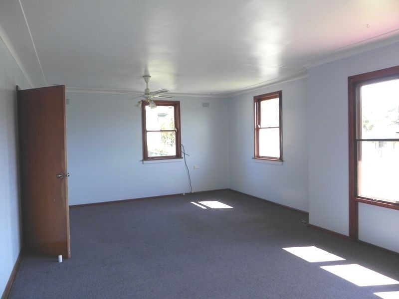 19 Woodfull Street, Warilla NSW 2528