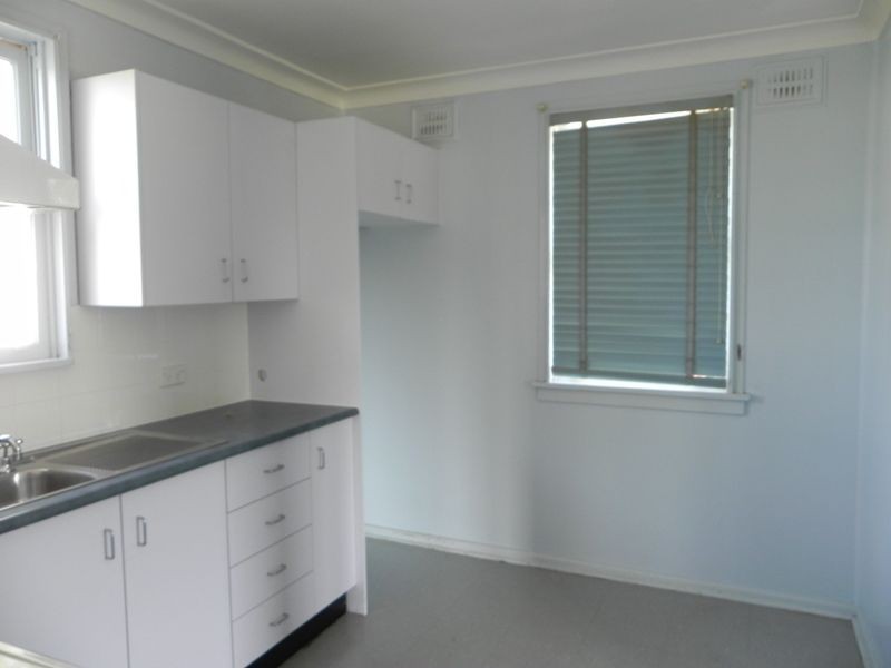 19 Woodfull Street, Warilla NSW 2528