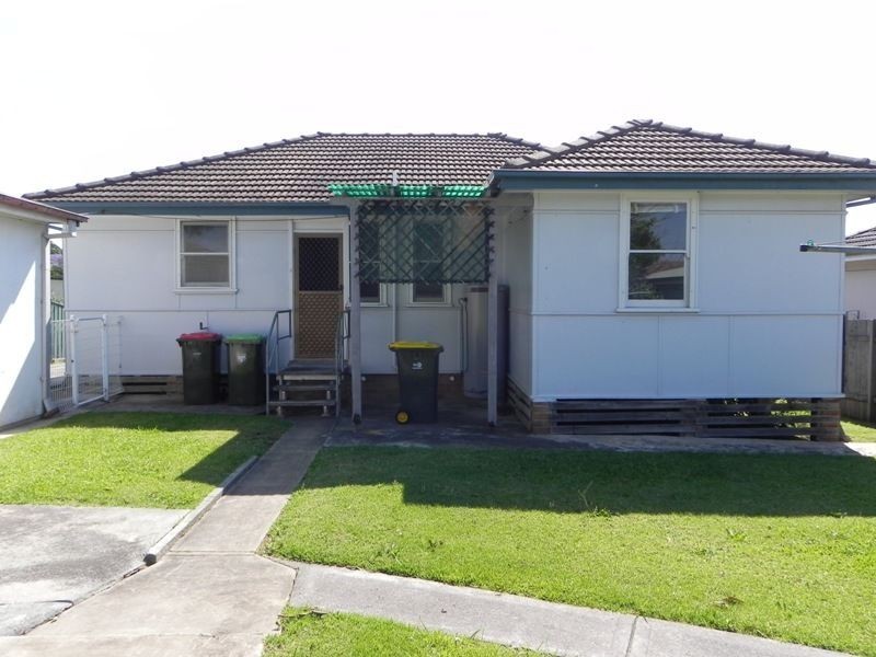 19 Woodfull Street, Warilla NSW 2528