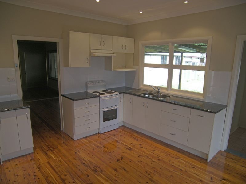 2 Station Road, Albion Park Rail NSW 2527