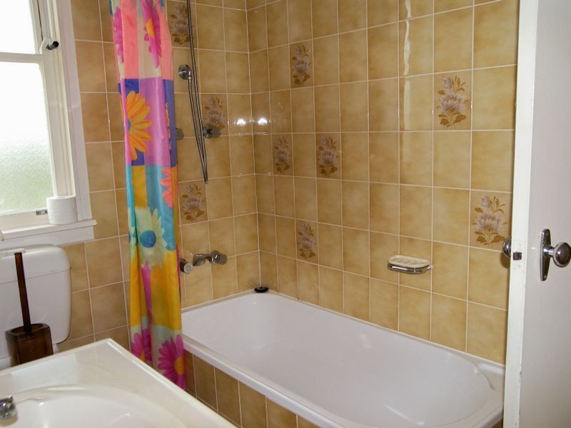 33 Hogarth Avenue, Mount Warrigal NSW 2528