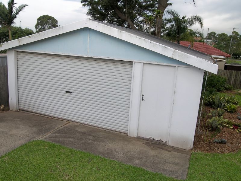 33 Hogarth Avenue, Mount Warrigal NSW 2528