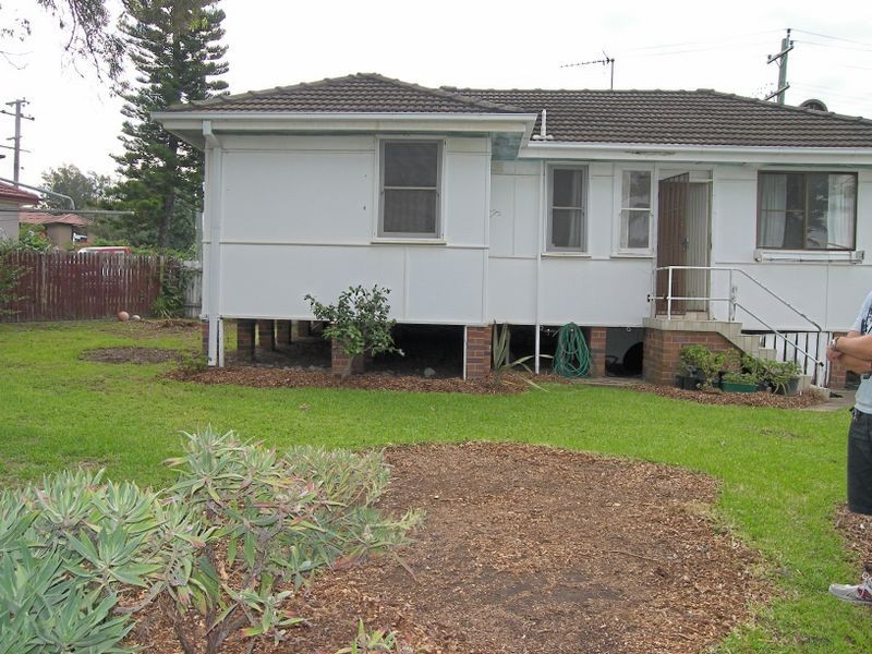 33 Hogarth Avenue, Mount Warrigal NSW 2528