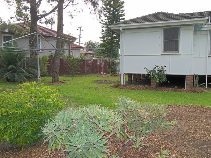 33 Hogarth Avenue, Mount Warrigal NSW 2528