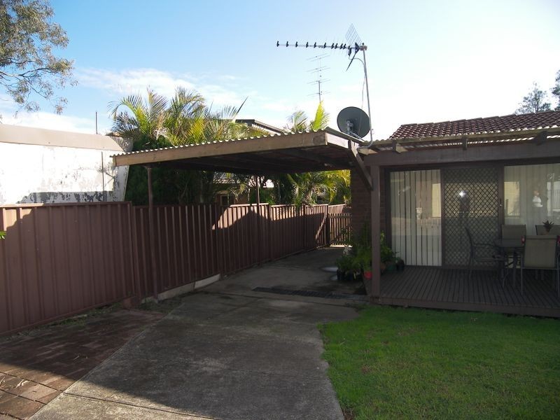 71 Deakin Street, Oak Flats NSW 2529