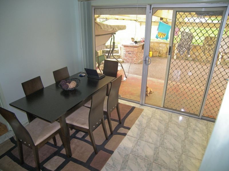 380 Northcliffe Drive, Lake Heights NSW 2502