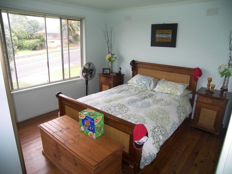 380 Northcliffe Drive, Lake Heights NSW 2502