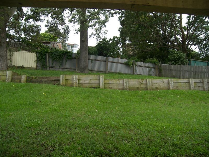 380 Northcliffe Drive, Lake Heights NSW 2502