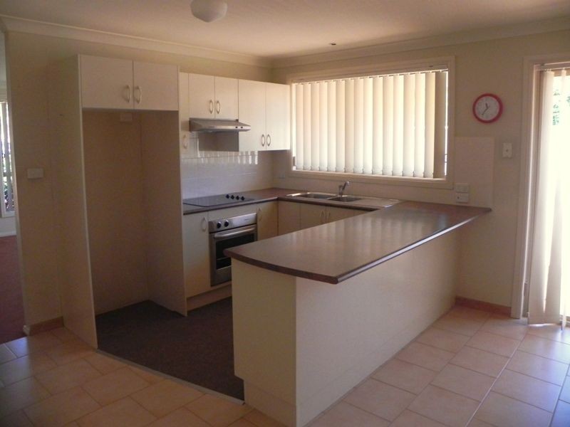 1/2 Colville St, Flinders NSW 2529