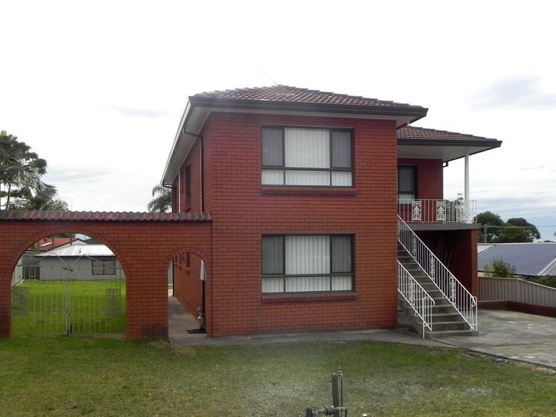 25 Phillip Cres, Barrack Heights NSW 2528