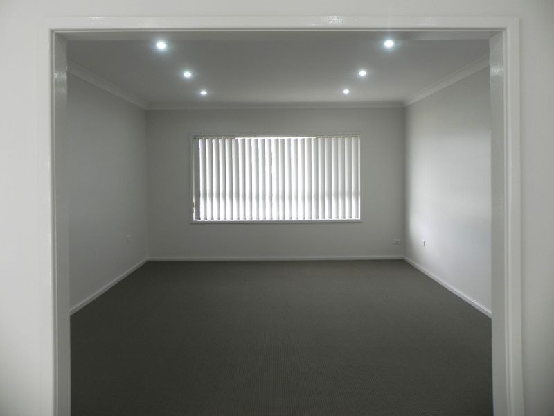 25 Phillip Cres, Barrack Heights NSW 2528