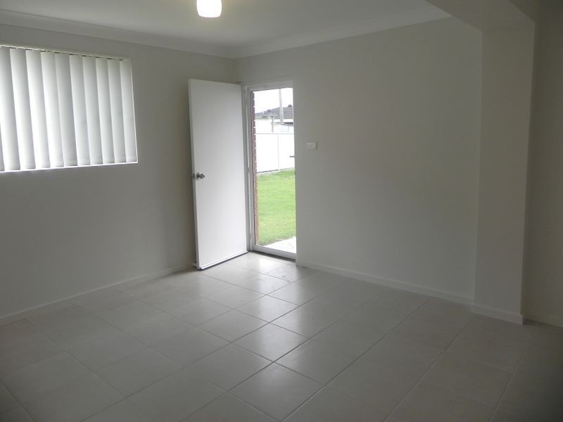 25 Phillip Cres, Barrack Heights NSW 2528