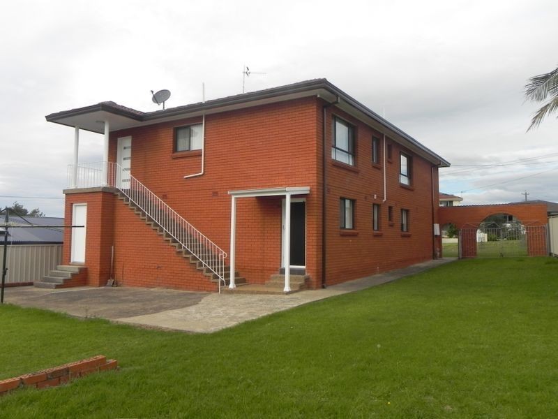 25 Phillip Cres, Barrack Heights NSW 2528