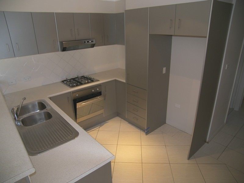 2/6 Serrata Pl, Cordeaux Heights NSW 2526