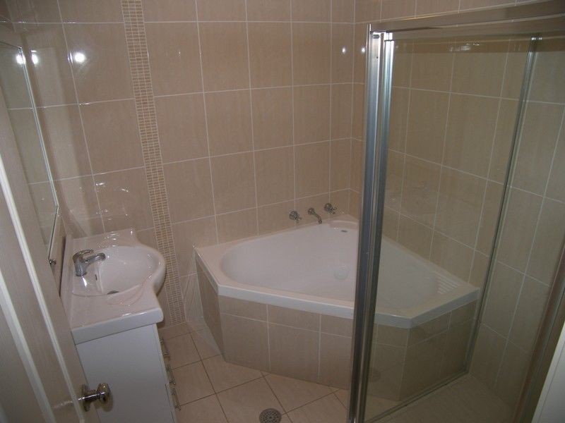 2/6 Serrata Pl, Cordeaux Heights NSW 2526