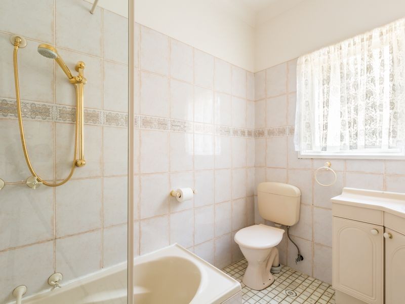 126 Lake Entrance Rd, Oak Flats NSW 2529