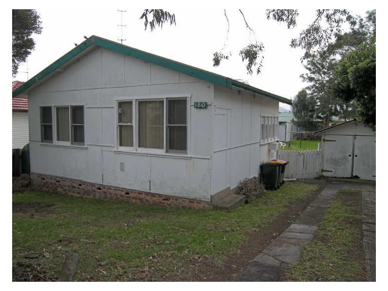 180 Pur Pur Avenue, Lake Illawarra NSW 2528