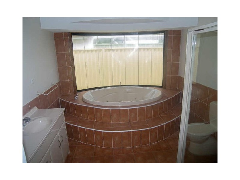 102 Central Avenue, Oak Flats NSW 2529