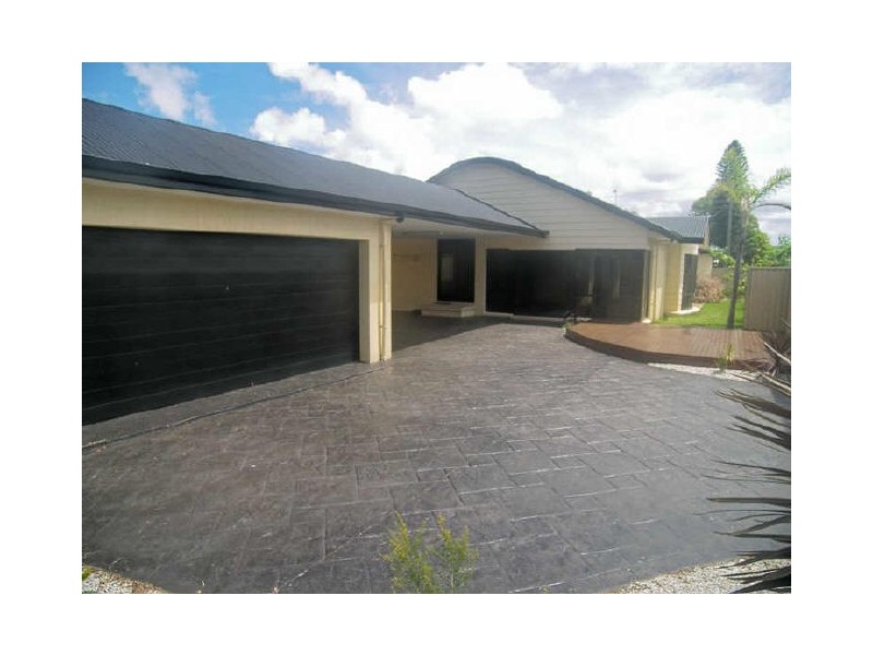 102 Central Avenue, Oak Flats NSW 2529