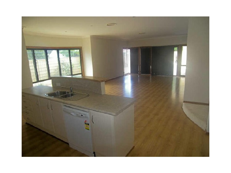 102 Central Avenue, Oak Flats NSW 2529