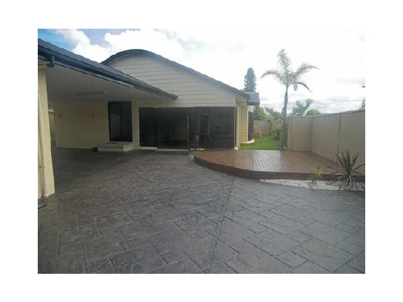 102 Central Avenue, Oak Flats NSW 2529