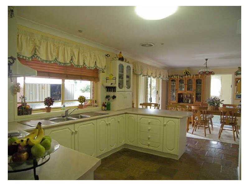 28 Centenary Rd, Albion Park NSW 2527