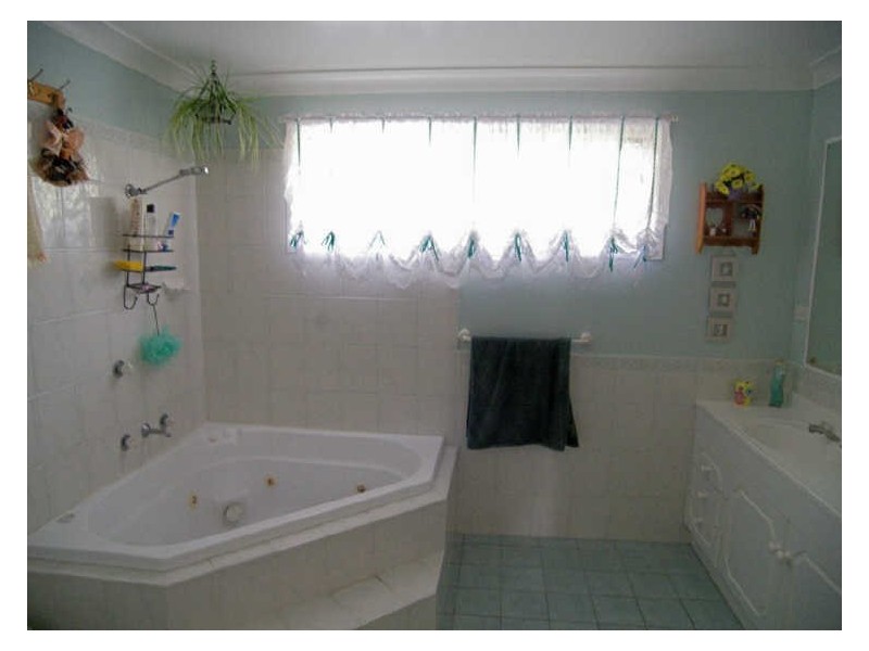 28 Centenary Rd, Albion Park NSW 2527