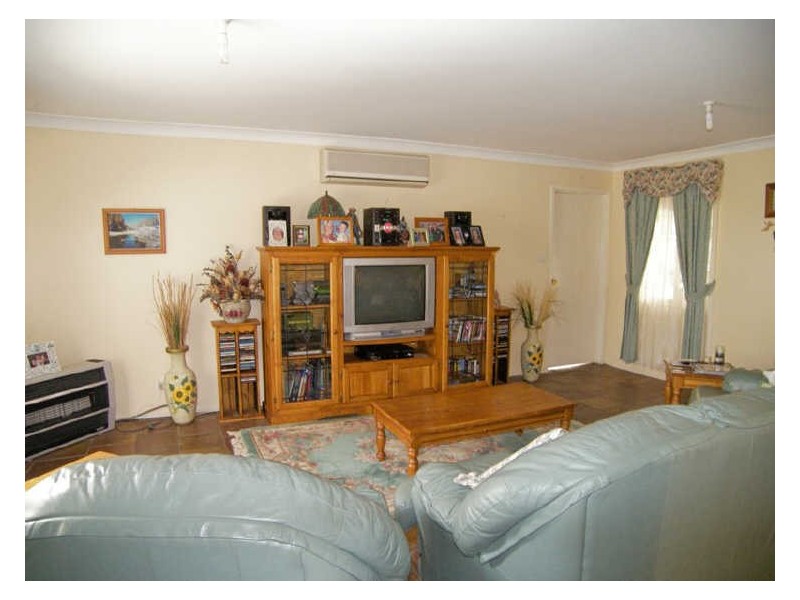 28 Centenary Rd, Albion Park NSW 2527