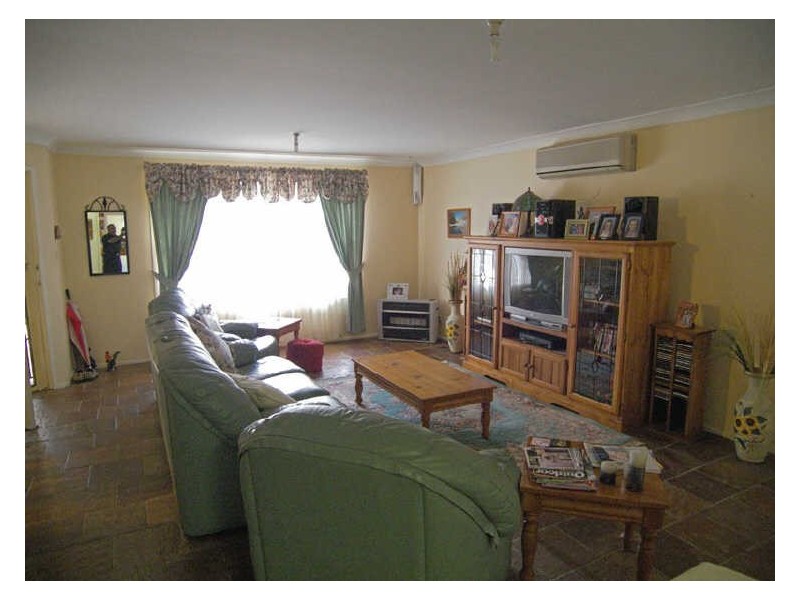 28 Centenary Rd, Albion Park NSW 2527