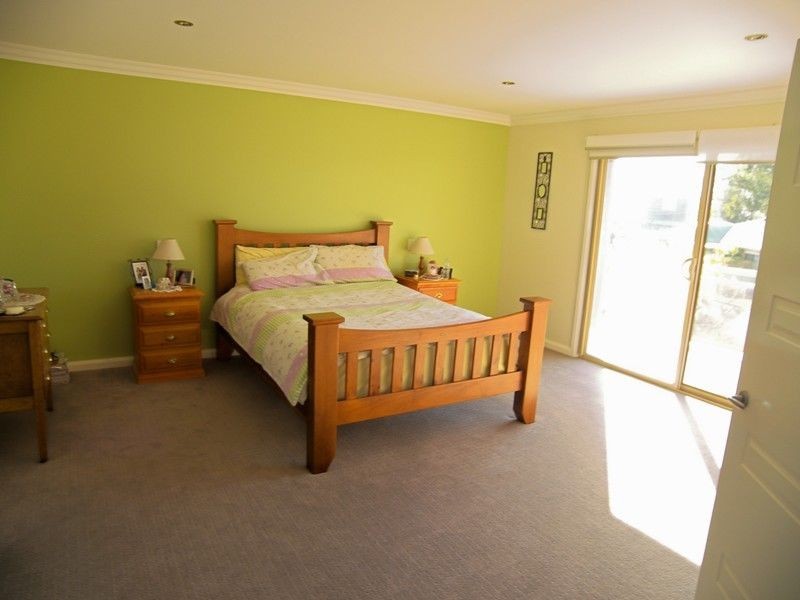 107 Deakin Street, Oak Flats NSW 2529