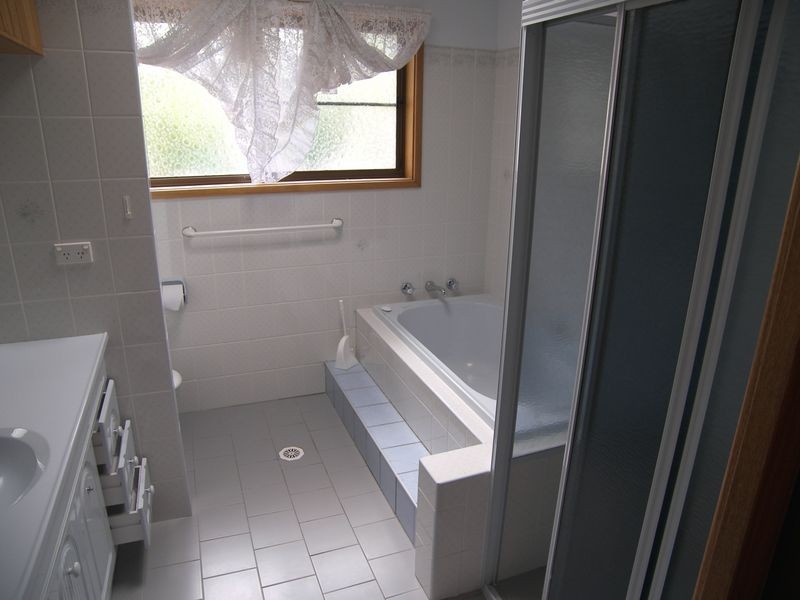 90 Koona Street, Albion Park Rail NSW 2527