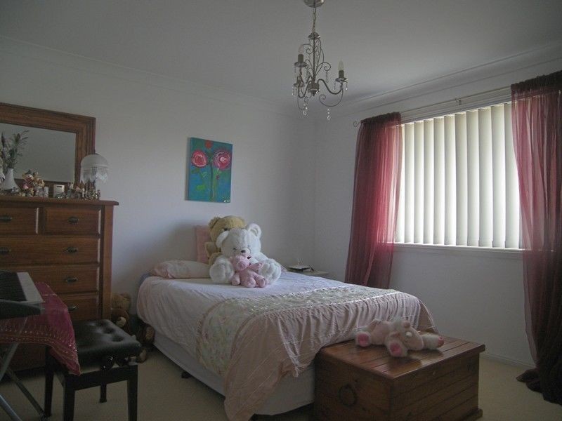 7 Yarle Crescent, Flinders NSW 2529