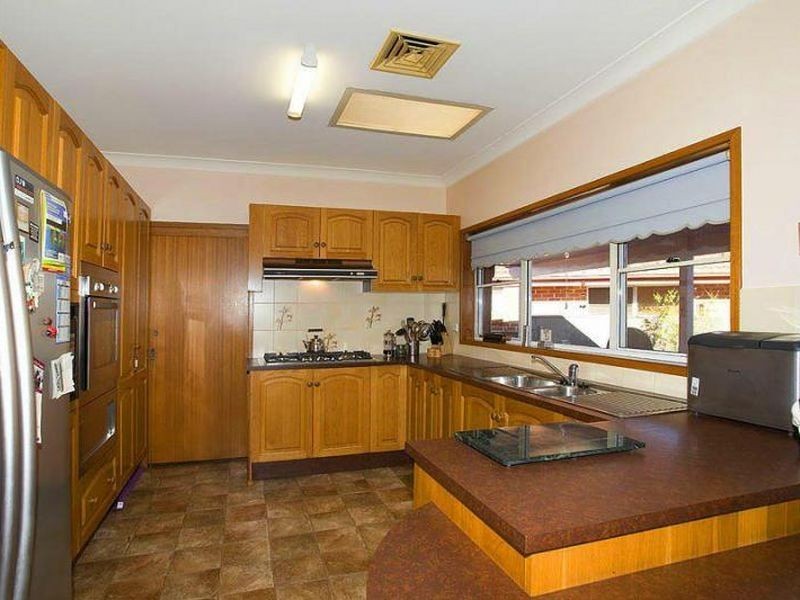 64 Scenic Cres, Albion Park NSW 2527