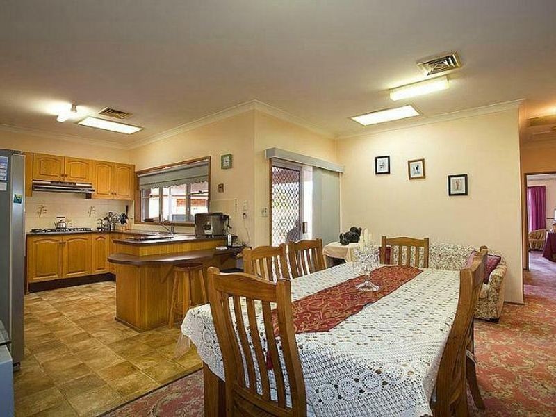 64 Scenic Cres, Albion Park NSW 2527