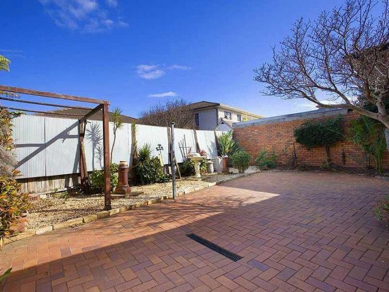 64 Scenic Cres, Albion Park NSW 2527