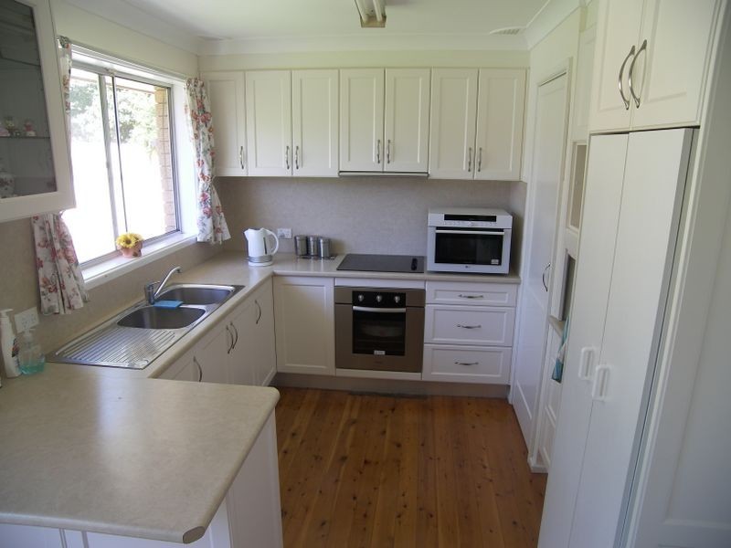 39 Oak Street, Albion Park Rail NSW 2527
