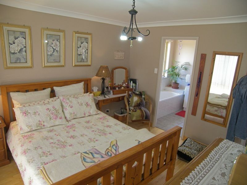 4 Grey Street, Albion Park NSW 2527