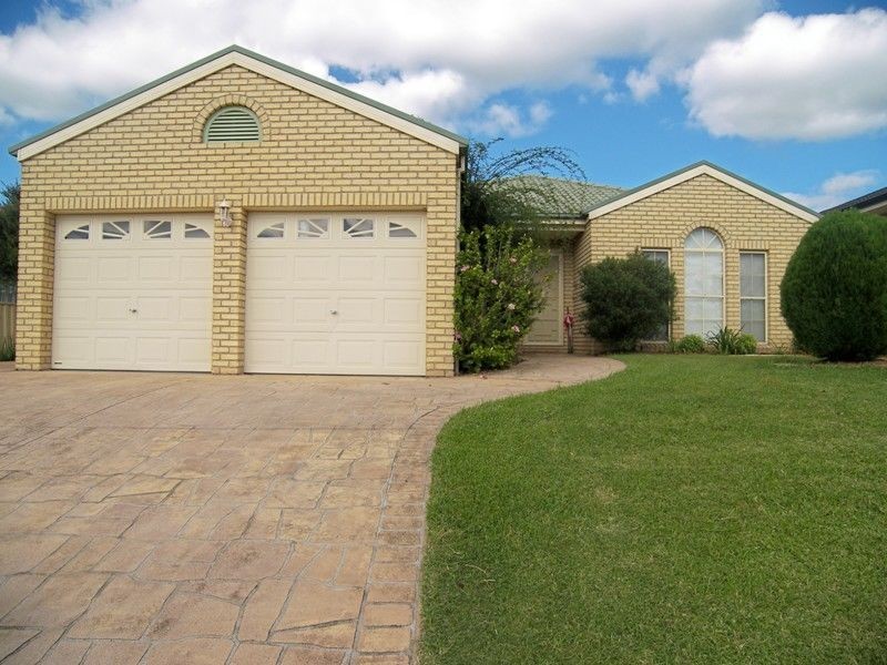 8 Mcinerney Avenue, Albion Park NSW 2527