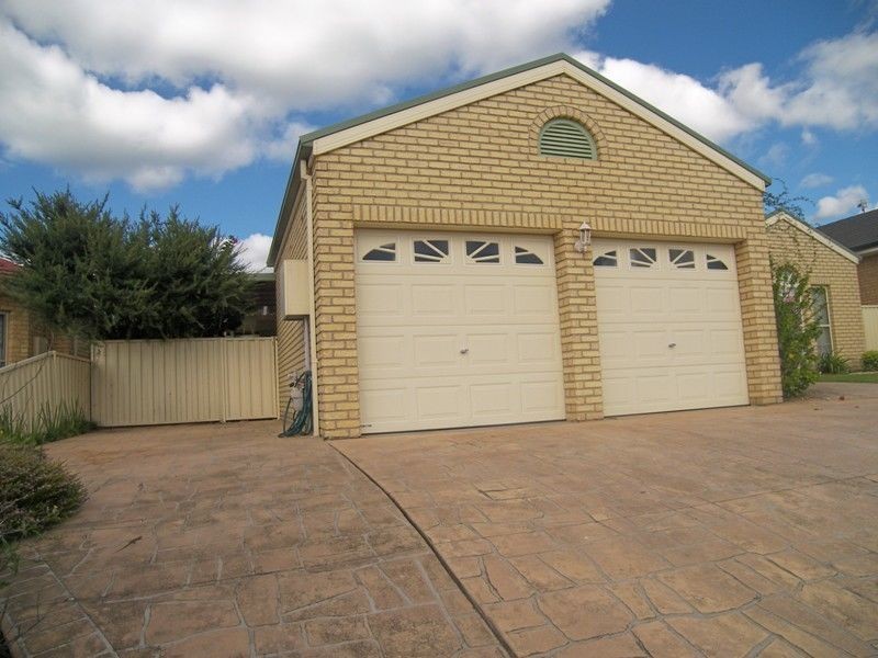 8 Mcinerney Avenue, Albion Park NSW 2527