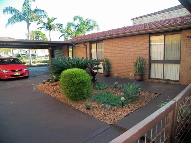 102 Barton Street, Oak Flats NSW 2529